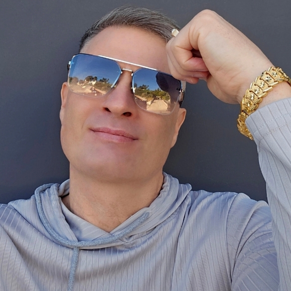 Meet your Posher, Jamie - Picture 2 of 2